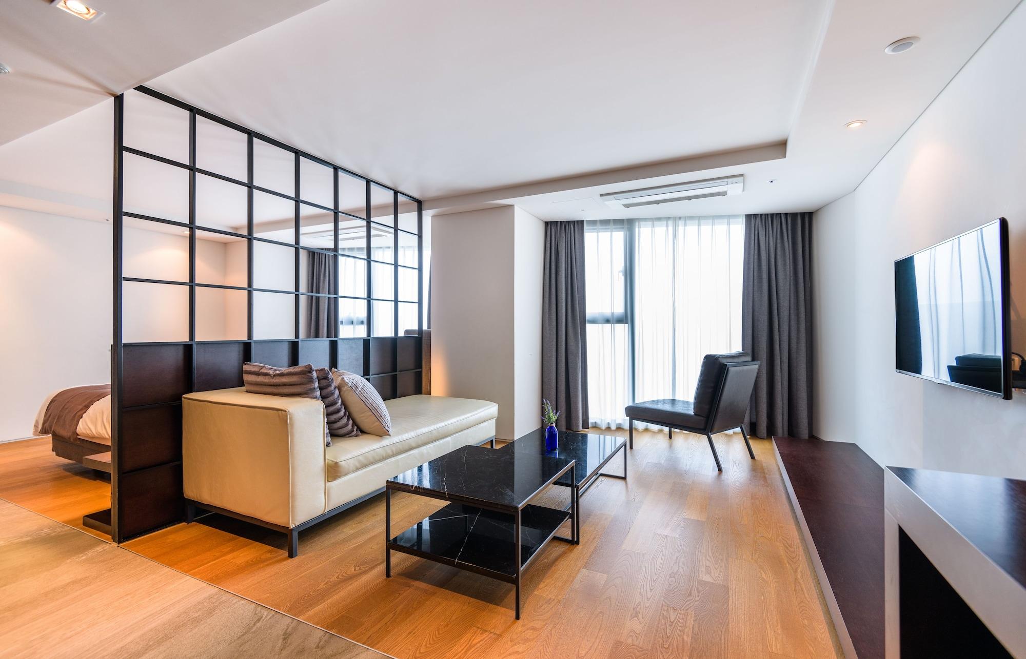 Brown Suites Hotel And Resort Jeju Exterior foto