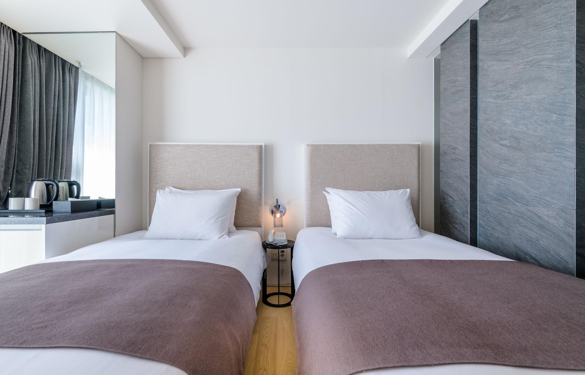 Brown Suites Hotel And Resort Jeju Exterior foto