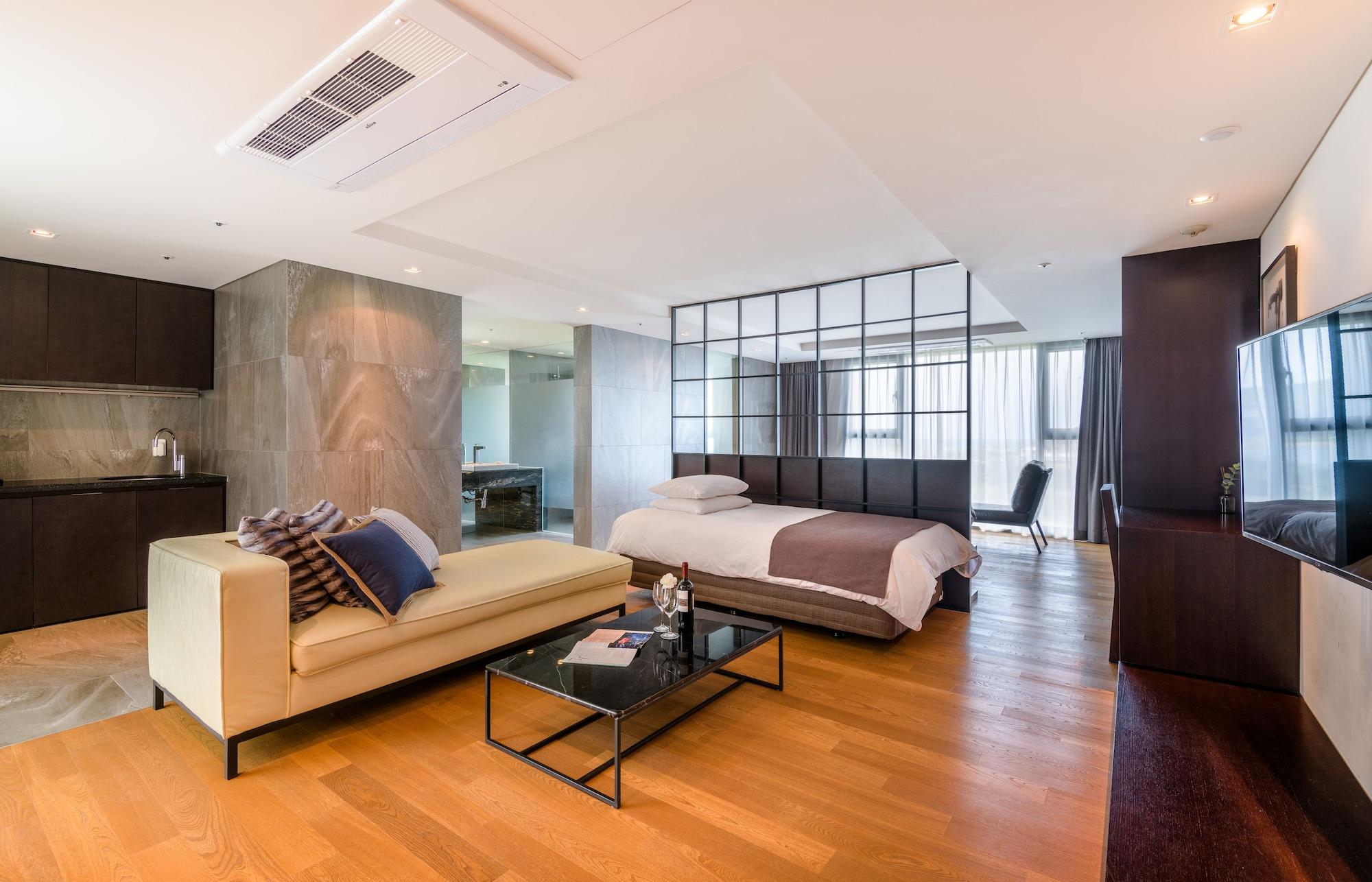 Brown Suites Hotel And Resort Jeju Exterior foto