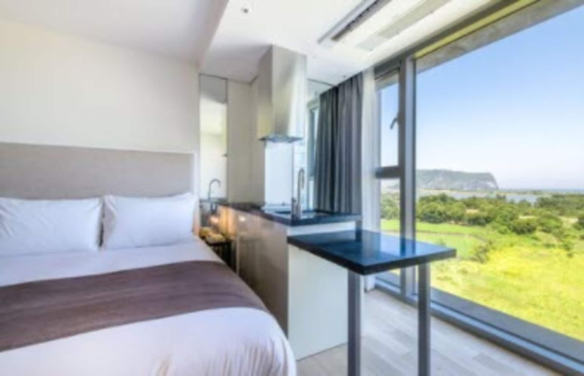 Brown Suites Hotel And Resort Jeju Exterior foto