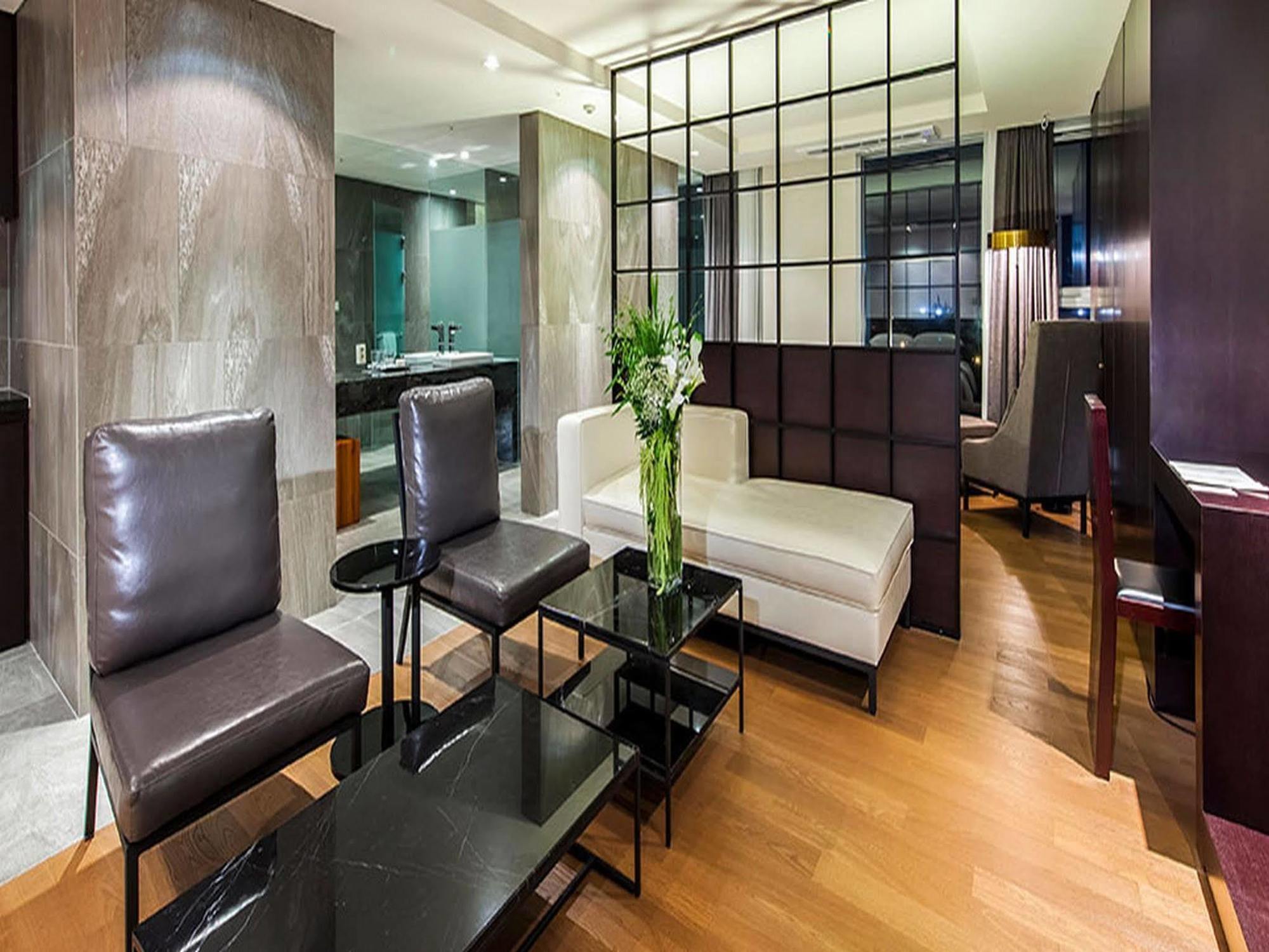 Brown Suites Hotel And Resort Jeju Exterior foto
